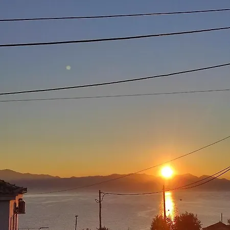 House Giannis Haikos Two Minutes Walk To The Beach Peroulia Holiday home Kompoi