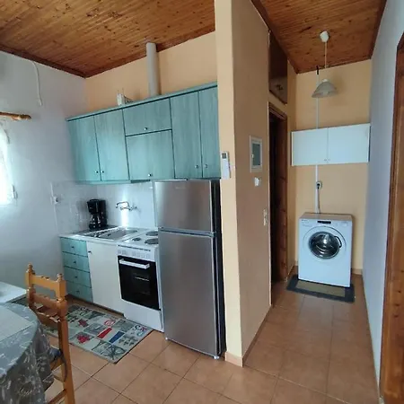 House Giannis Haikos Two Minutes Walk To The Beach Peroulia Holiday home