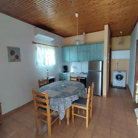 Dom wakacyjny House Giannis Haikos Two Minutes Walk To The Peroulia