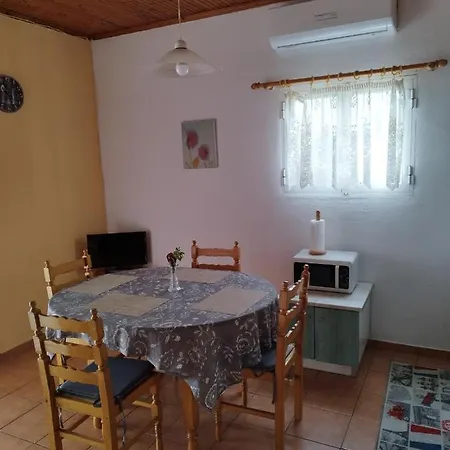 Holiday home House Giannis Haikos Two Minutes Walk To The Beach Peroulia