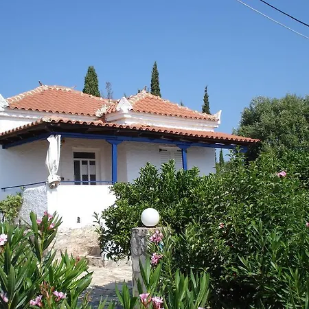 House Giannis Haikos Two Minutes Walk To The Peroulia * Kómboi